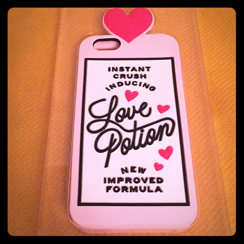 DONATING SOON! 🎉HP🎉 Ban.do Love Potion iPhone Case